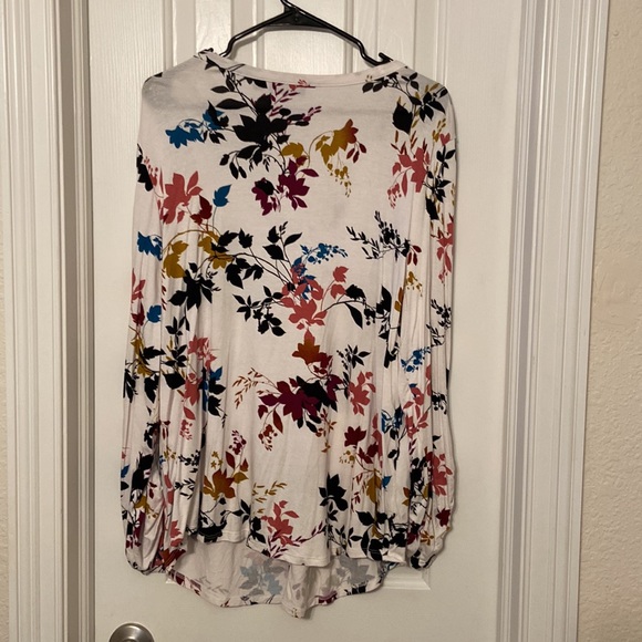 Ladies Blouse - Picture 2 of 6